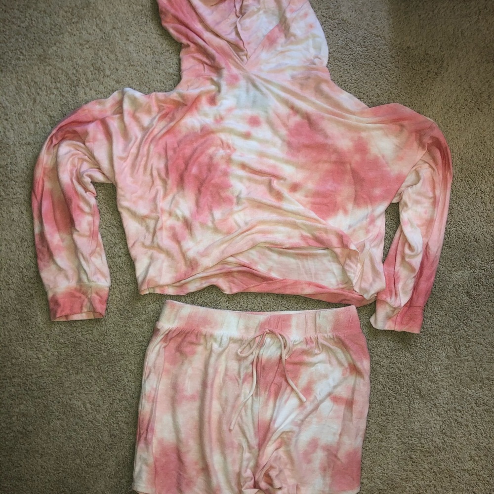 Kittenish to dye for set